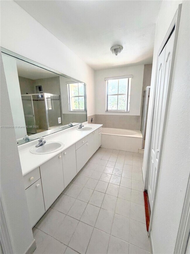 Building Photo - 13485 NW 9th Ct