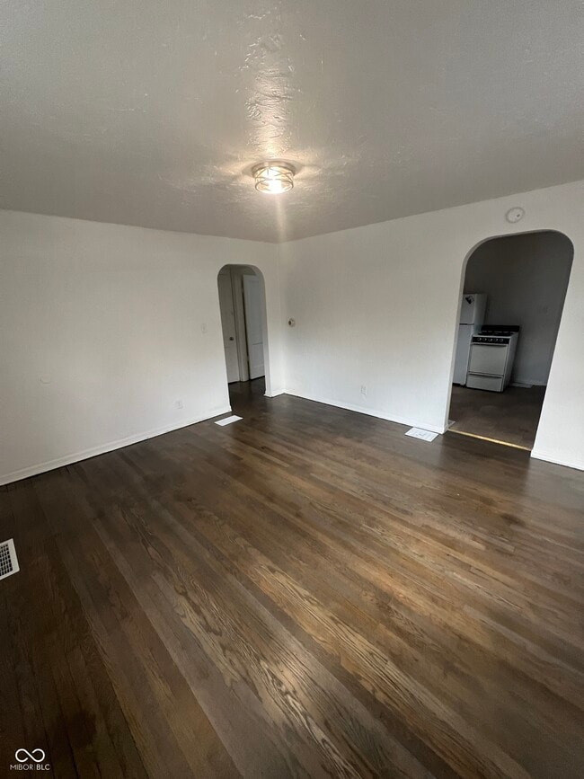 Building Photo - 702 W 23rd St