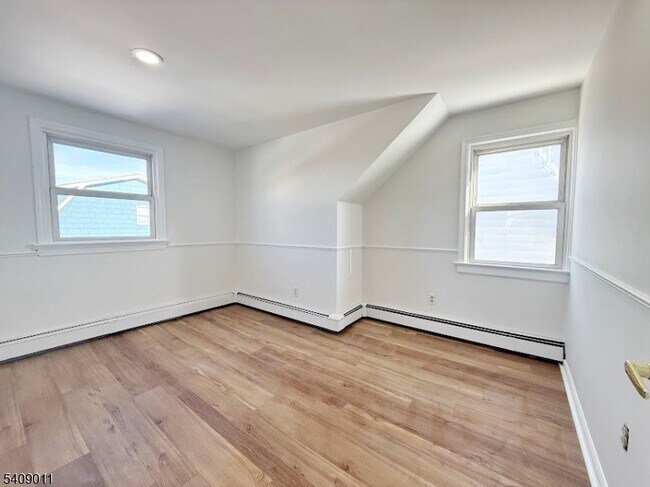 Building Photo - 126 Sargeant Ave