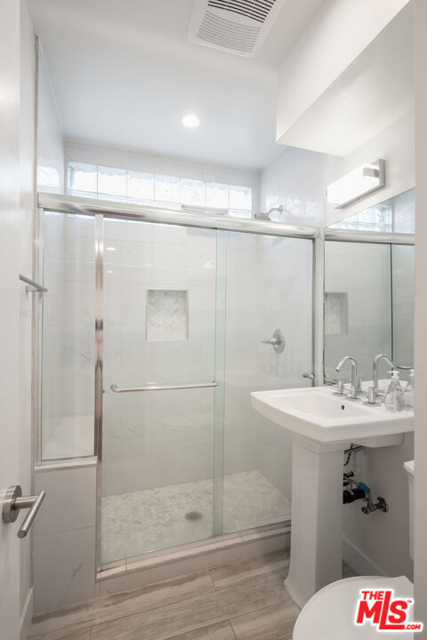 Building Photo - 1024 Maple St