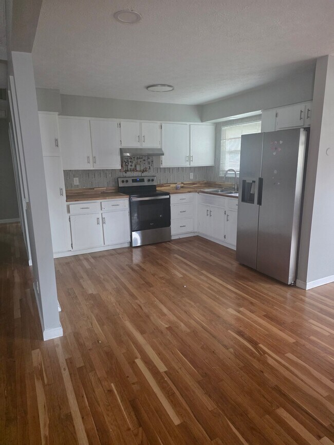 Building Photo - 5817 Satinwood Dr