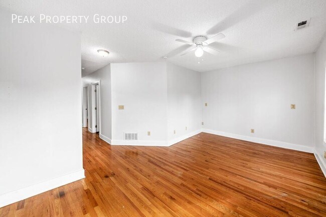 Building Photo - 1378 1/2 Indianola Avenue-