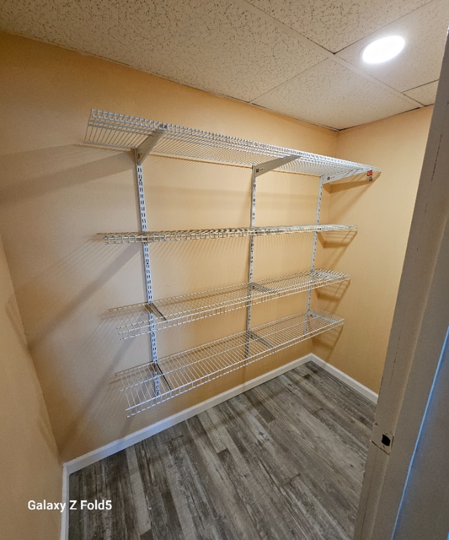 Building Photo - 833 N Valley Ave