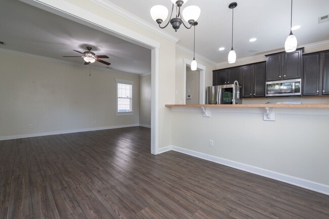 Building Photo - MOVE IN READY 3 Bedroom in the Heart of Western Branch!