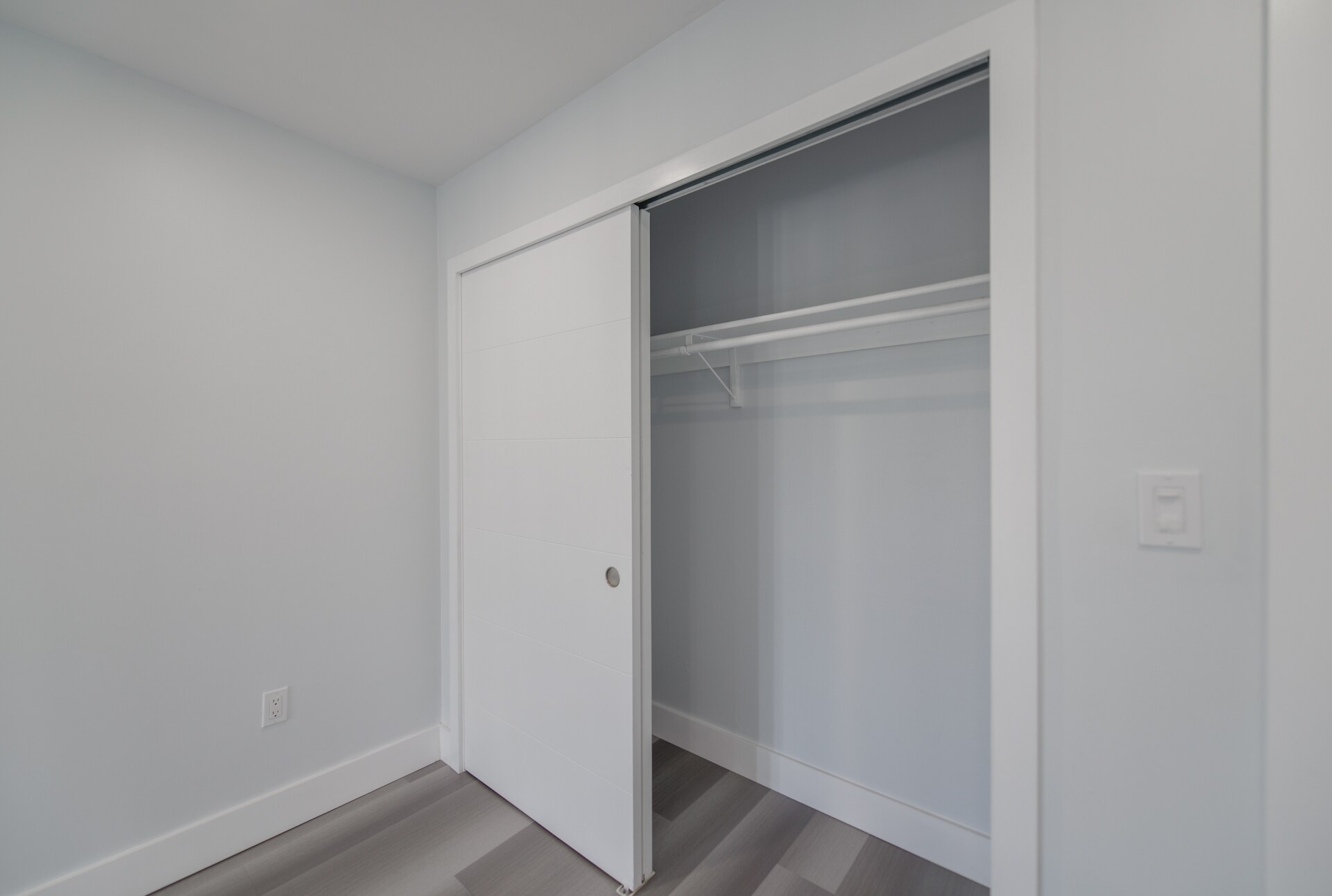 Building Photo - 1800 W 24th St