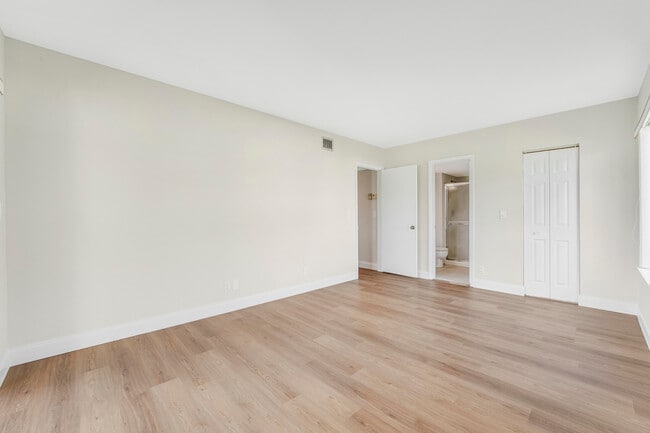 Building Photo - 6489 Chasewood Dr