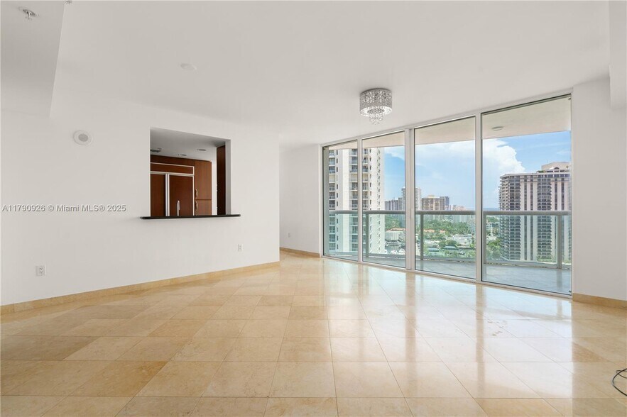 Primary Photo - 19400 Turnberry Way
