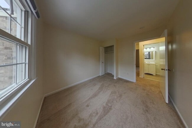 Building Photo - 4939 McFarland Dr