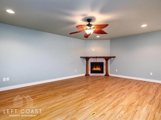 Building Photo - 5371 NE Wave Ln