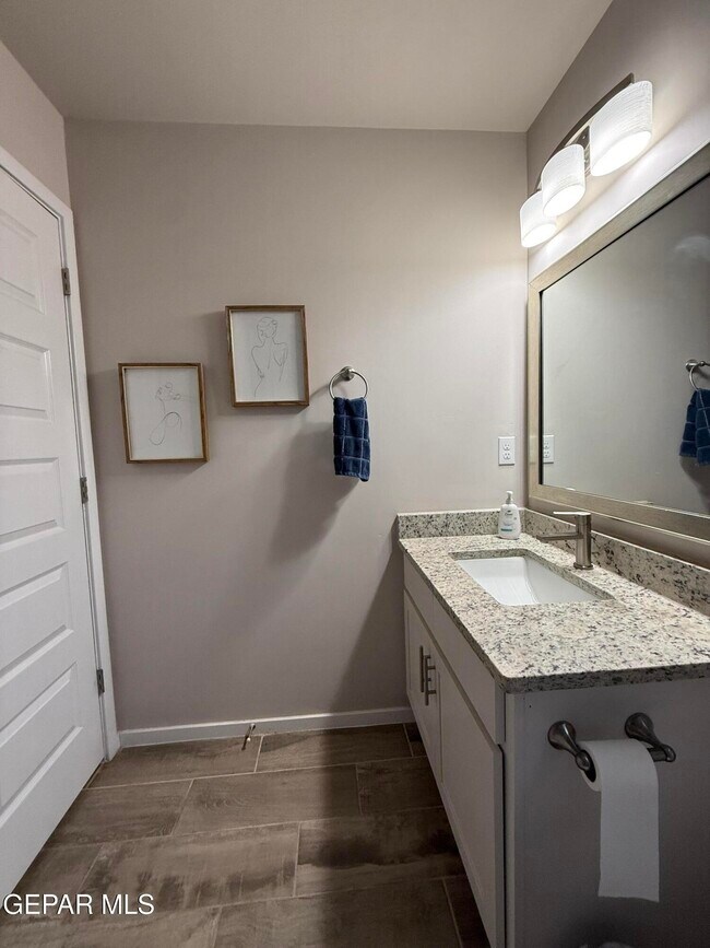 Building Photo - 13841 Paseo Central Ave