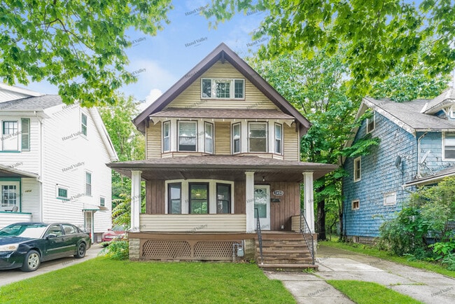 Primary Photo - 1454 E 174th St
