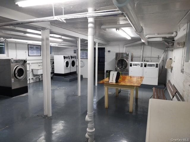 Building Photo - 320 S Broadway