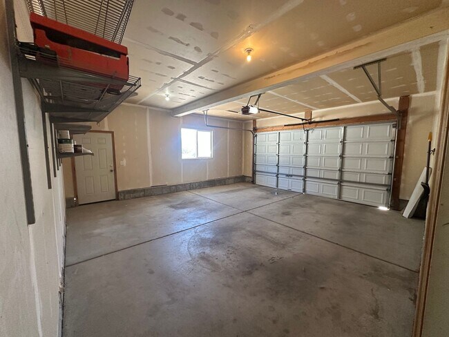 Building Photo - Freshly Painted, New Carpet Throughout - Home For Rent In Springville!!!