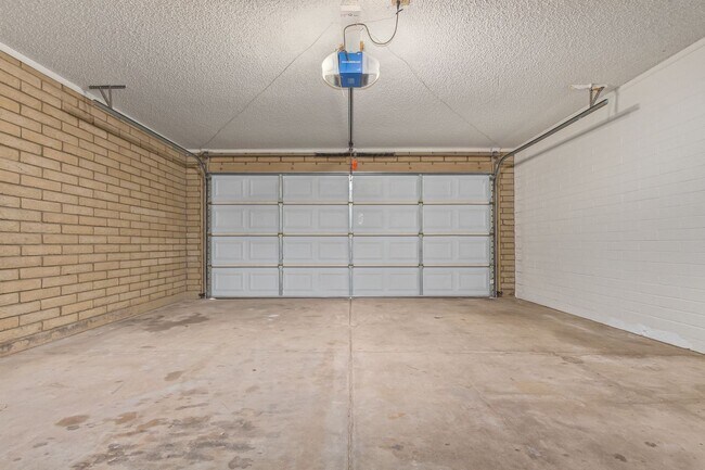 Building Photo - Central & Thunderbird 3 bdrm 2 bath Home w...