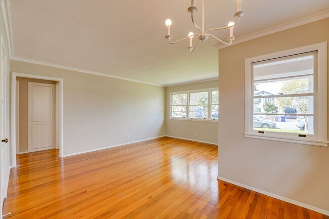 Building Photo - Cute-as-a-Button Coronado "Palmer" Home in a Fabulous School-Side Location – Coronado Village