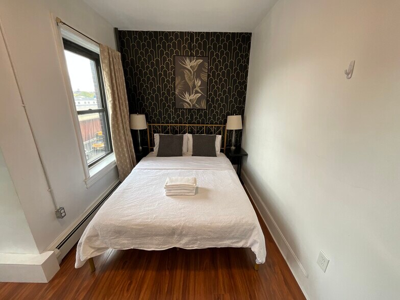 Building Photo - 871 Harrison Ave