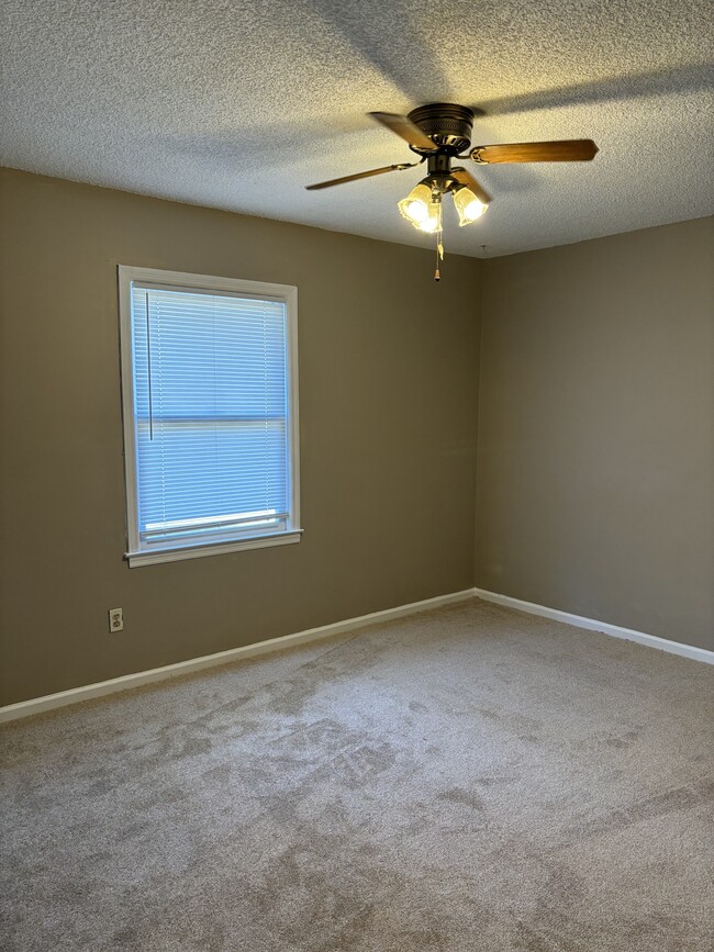 Building Photo - 2019 Bradley Ave