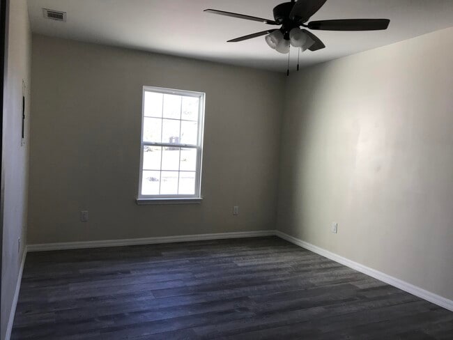 Building Photo - 113 Oak Terrace Dr