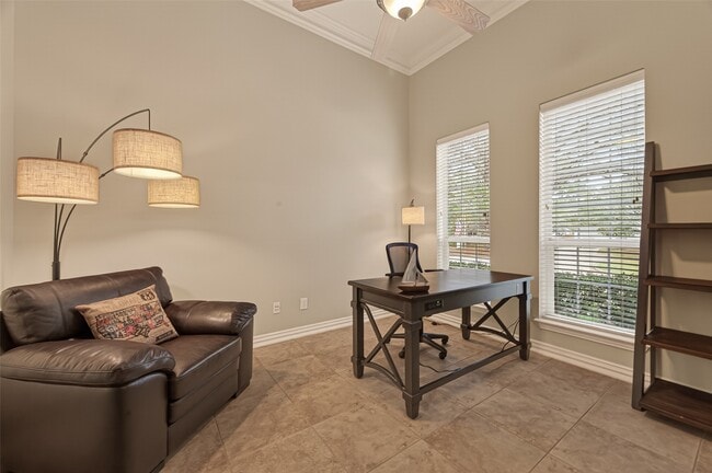 Building Photo - 171 E Lansdowne Cir