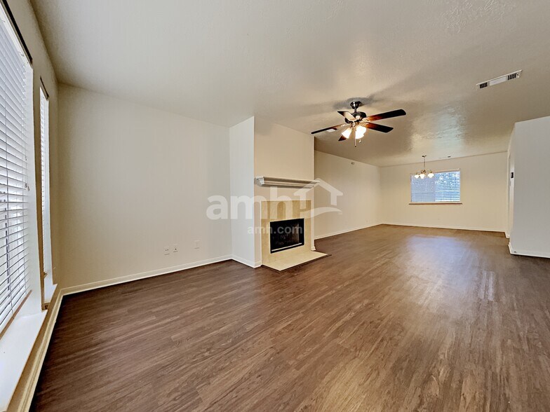 Building Photo - 2738 Springstone Dr