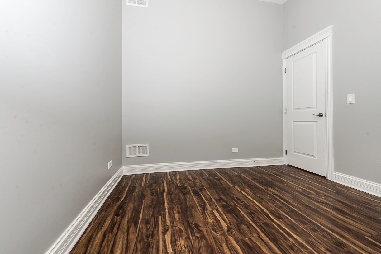 Building Photo - 3336 W Irving Park Rd