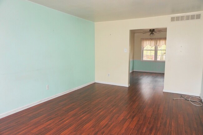 Building Photo - 8564 Gradien Dr