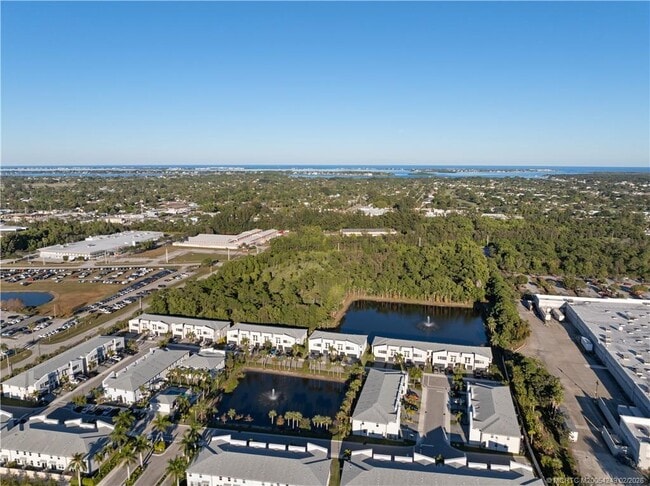 Building Photo - 3931 SE Mentmore Ln