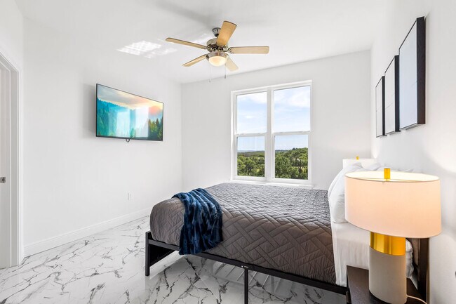 Building Photo - 605 Kemp St