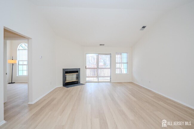 Building Photo - 32 Tanglewood Ct