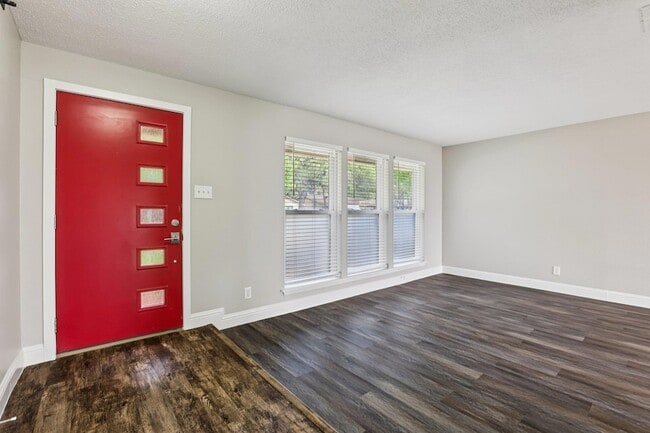 Building Photo - 5900 Gateshead Dr