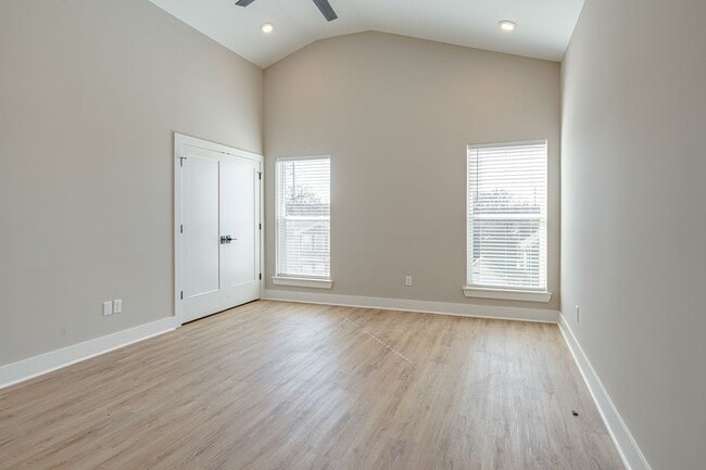 Building Photo - 4 Bedroom Rental in The Nations!