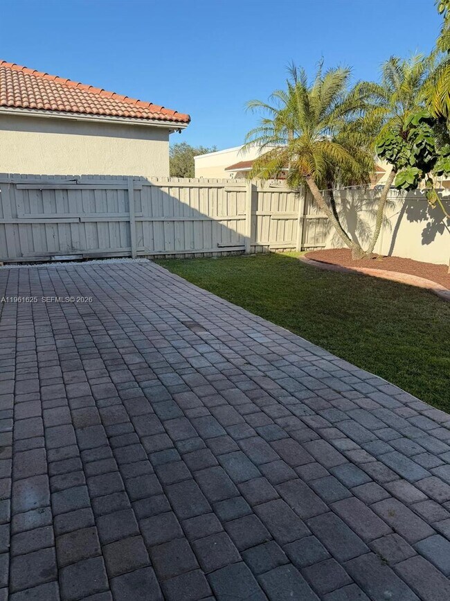 Building Photo - 5521 SW 158th Ct