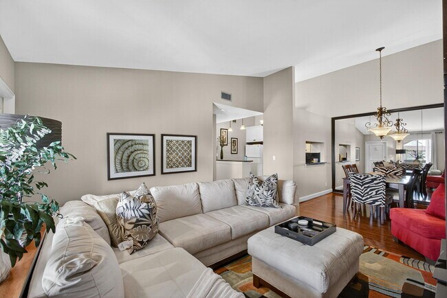 Building Photo - 6485 Chasewood Dr