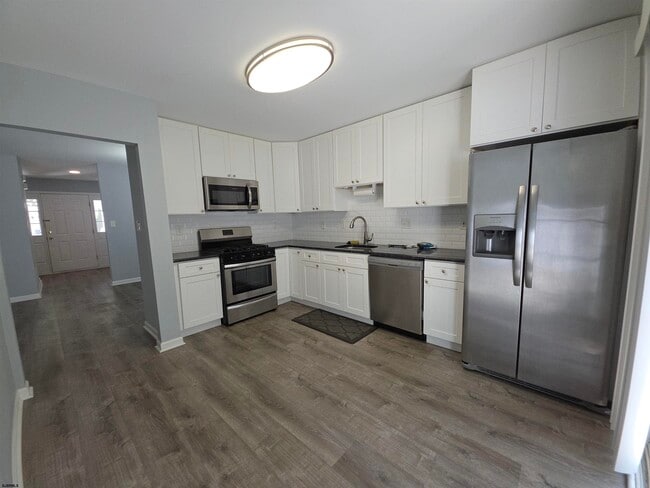 Building Photo - 2 Anchorage Ct