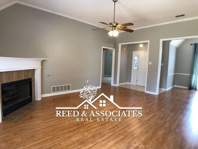 Building Photo - Charming 1.5 Story Oakland Home!