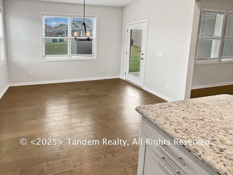 Building Photo - 8020 Forest Hills Dr