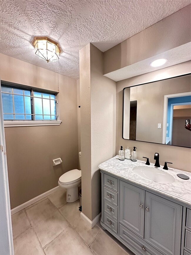 Building Photo - 10902 Bob White Dr