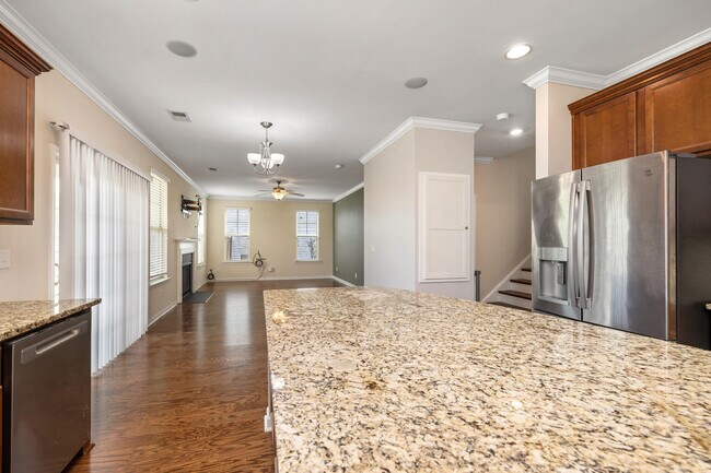 Building Photo - 865 Cormier Dr