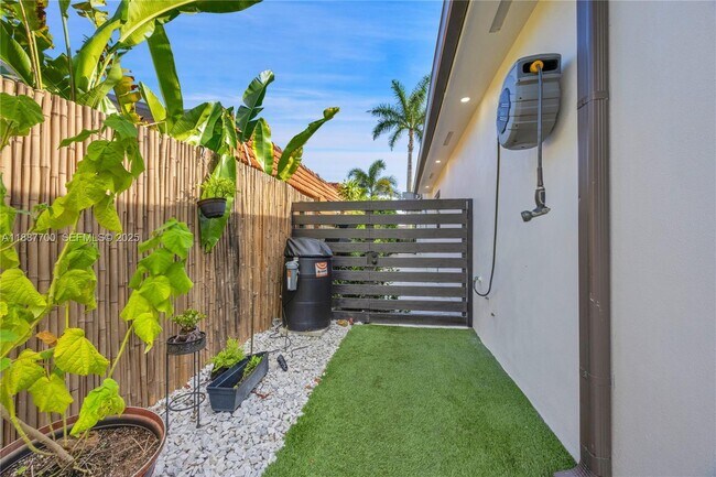 Building Photo - 5501 McKinley St