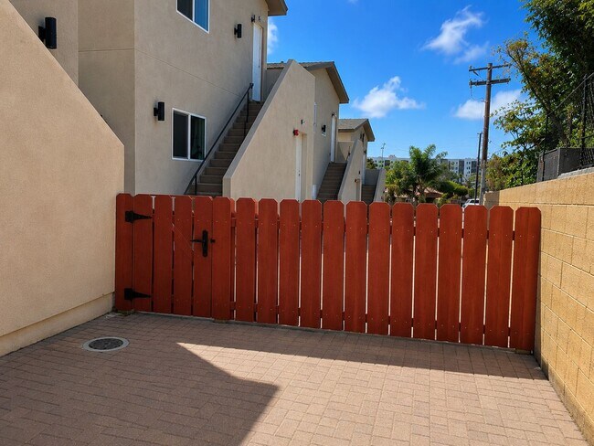 Building Photo - 847 Winston Dr