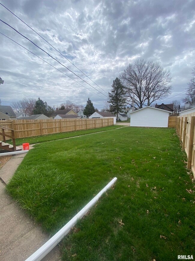 Building Photo - 1131 E Garfield St