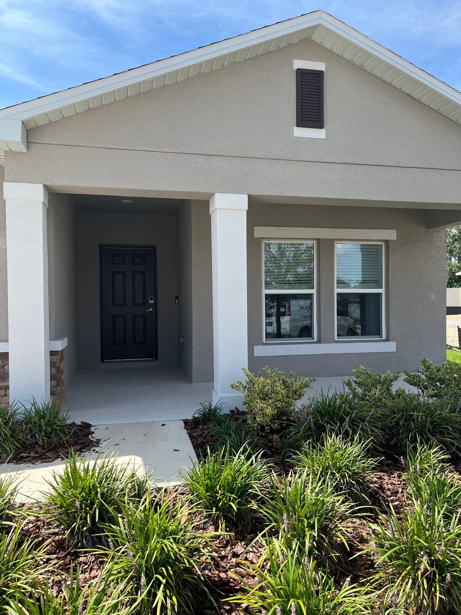 Building Photo - 2068 Rosewood Cir