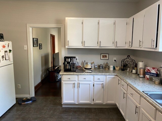 kitchen - 6651 Mitchell Ave