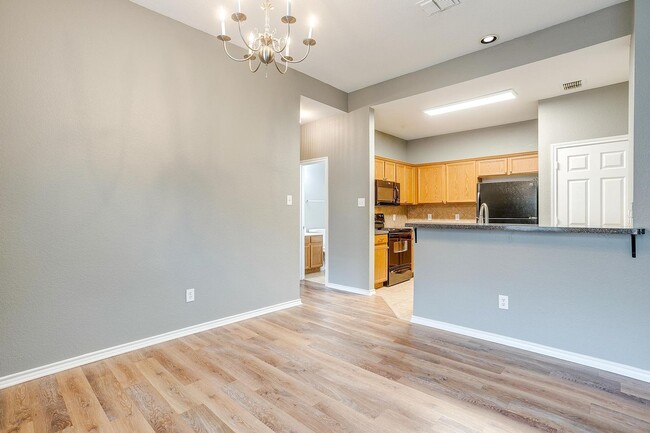 Building Photo - Walnut Street Duplex