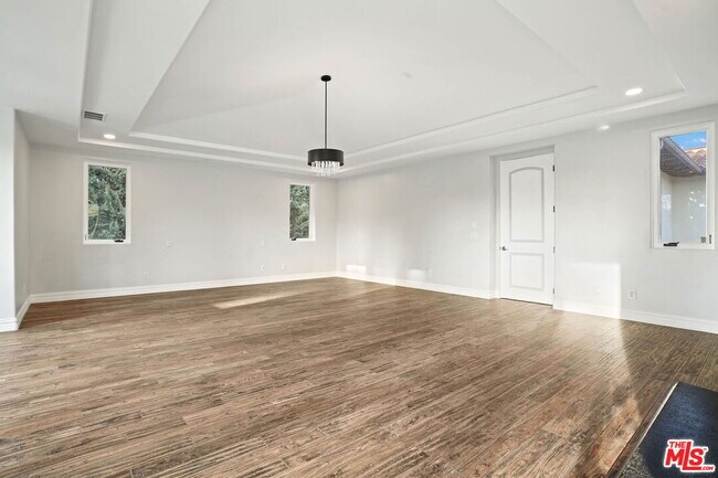 Building Photo - 5309 Louise Ave