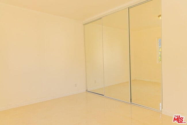 Building Photo - 5604 Valley Circle Blvd