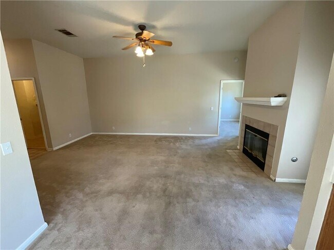 Building Photo - 202 Dana Dr