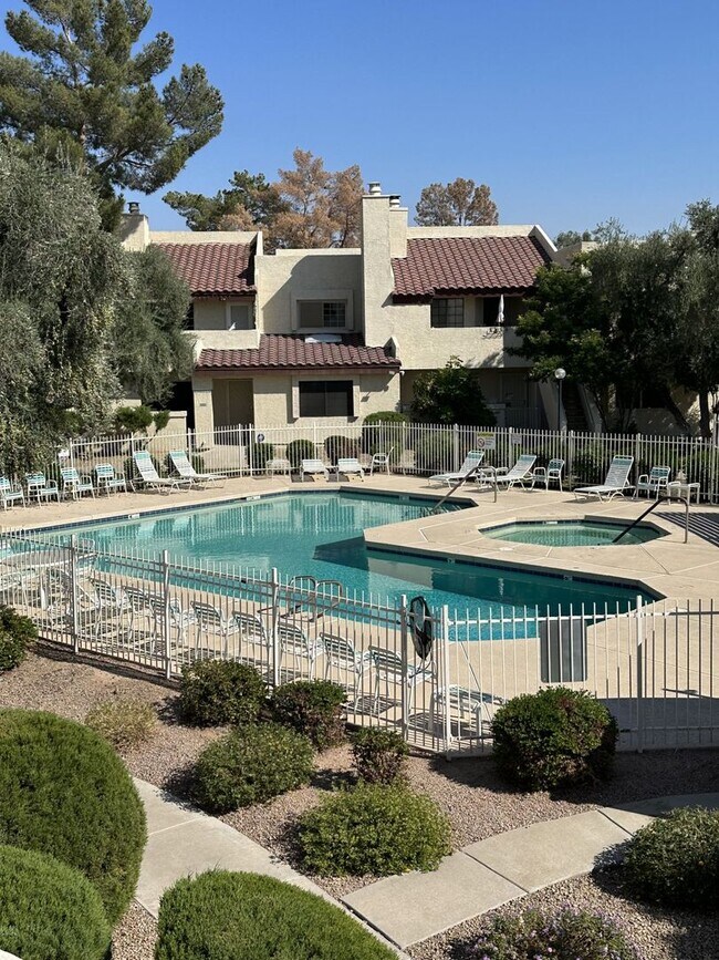 Building Photo - Fantastic 2bdrm condo Union Hills and 19th...