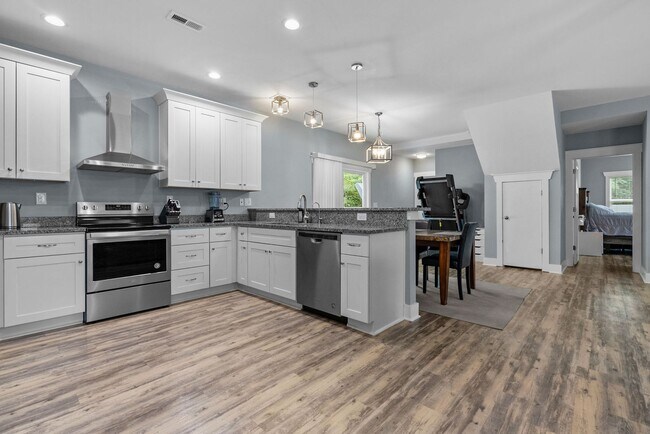 Building Photo - Charming 3-Bedroom Home in Suffolk!