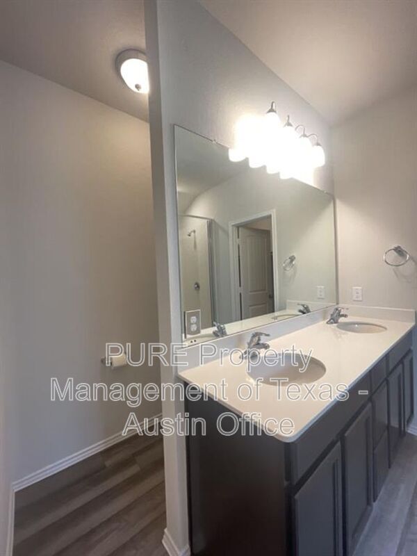 Building Photo - 107 Nathaniel Dr